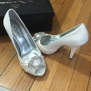 Nina Elvira ivory heels